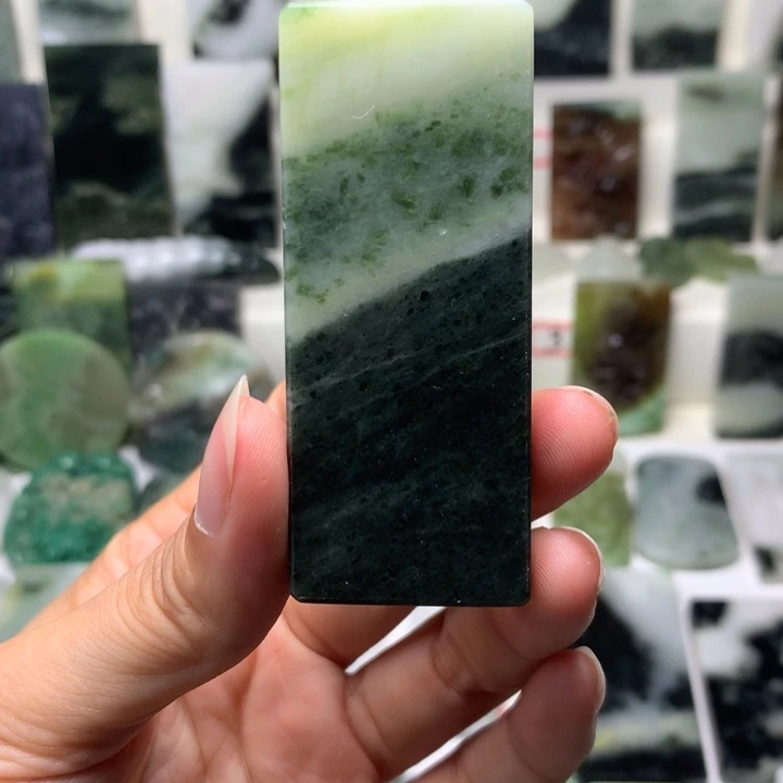 独山玉未镶嵌颈饰