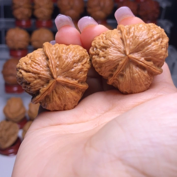 二***露文玩核桃把件8花开富贵三楞