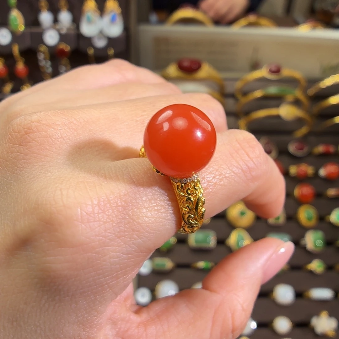 颈饰18K金镶嵌南红玛瑙