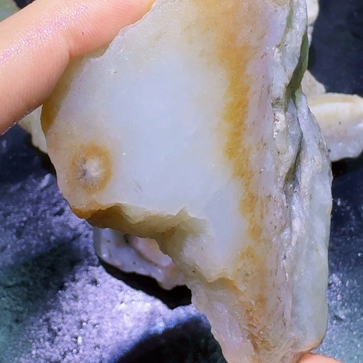 未镶嵌和田玉（糖玉）珠宝半成品