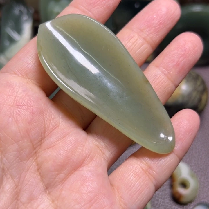 盼***望颈饰未镶嵌岫岩河磨玉（透闪石质玉）