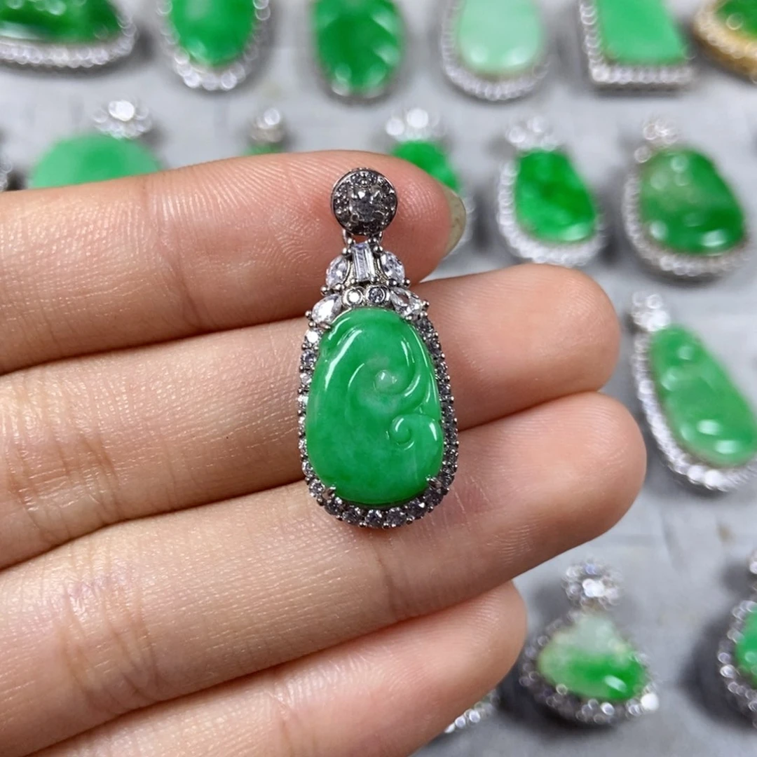 颈饰未镶嵌翡翠如意