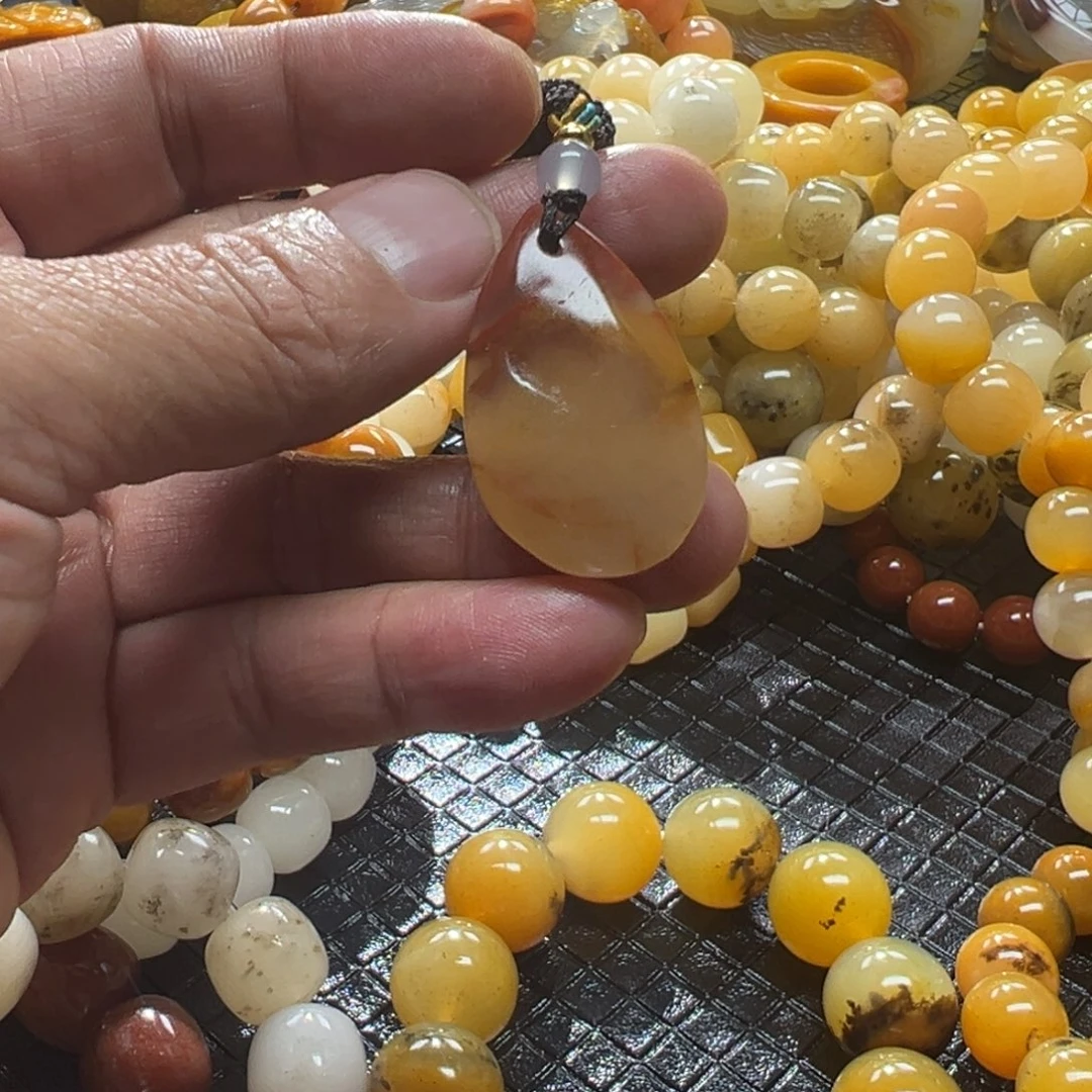 石英质玉未镶嵌颈饰