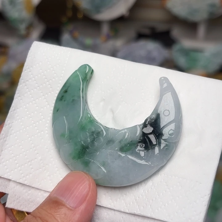 翡翠未镶嵌颈饰吊坠