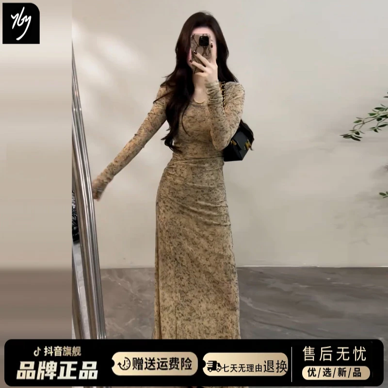 早秋新款长袖扎染连衣裙子2025新款极简风巨好看裙子修身复古长裙