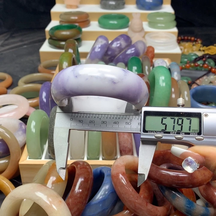 未镶嵌手镯石英质玉