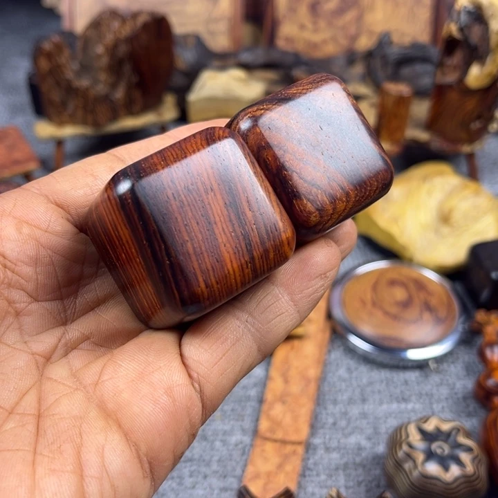 微凹黄檀（南美大红酸枝）