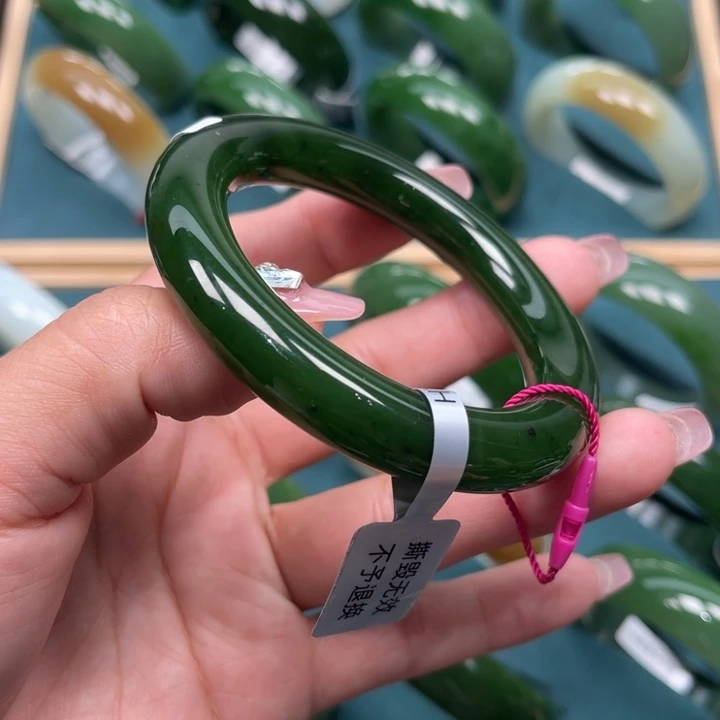 和田玉（碧玉）未镶嵌手镯