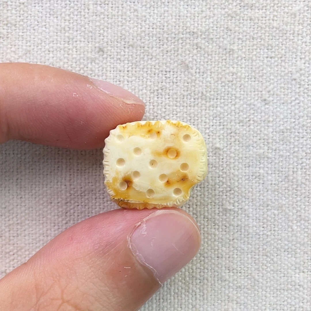 琥珀未镶嵌珠宝奇石饼干