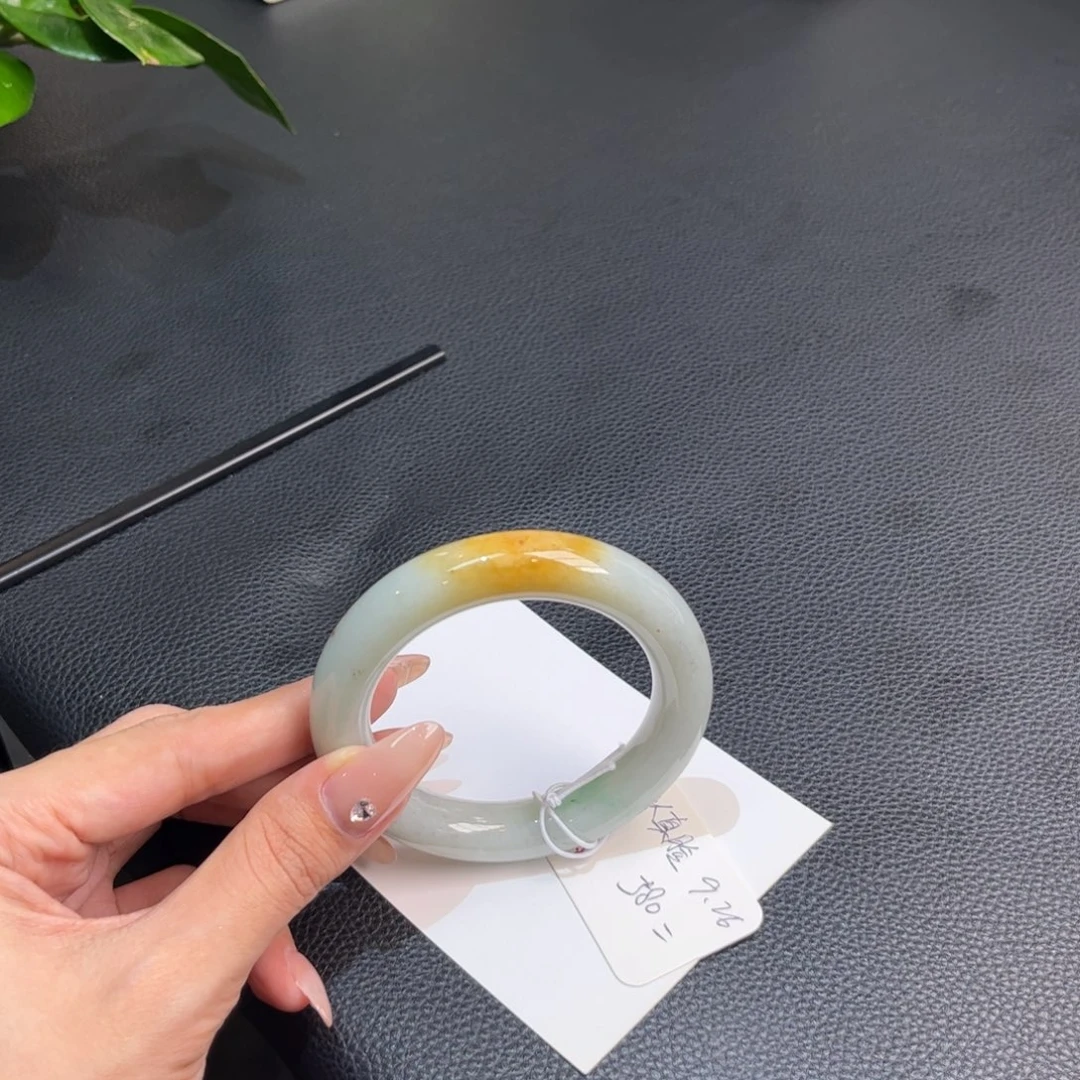 翡翠未镶嵌手镯（圆镯）手镯