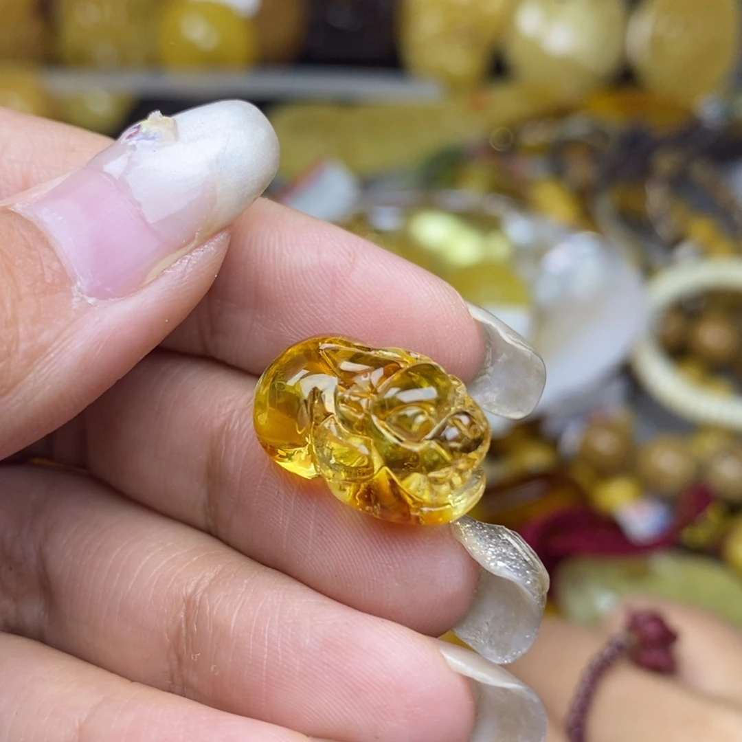 未镶嵌琥珀珠宝奇石