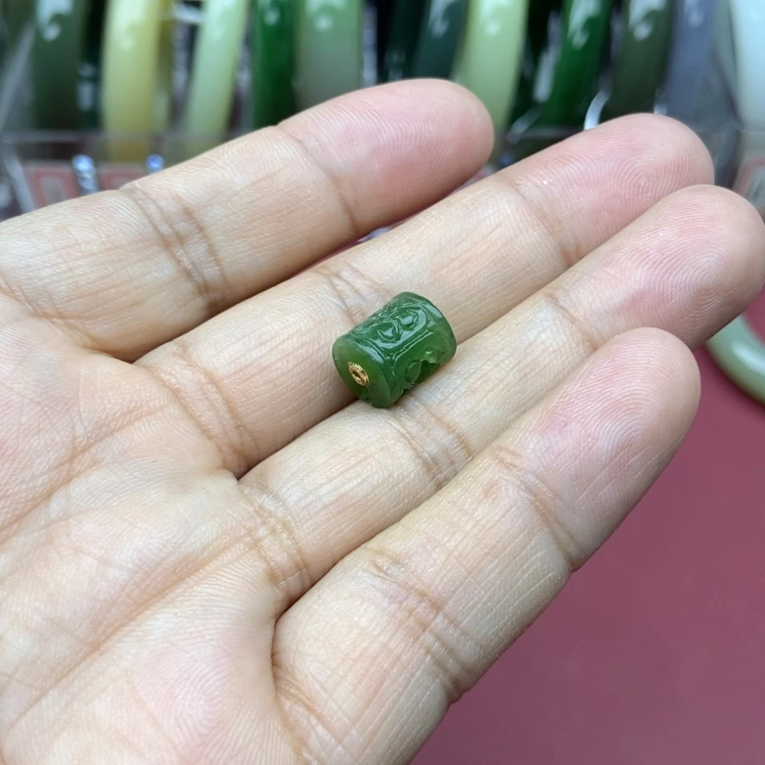 和田玉吊坠(不含链)18K金镶嵌龍**神