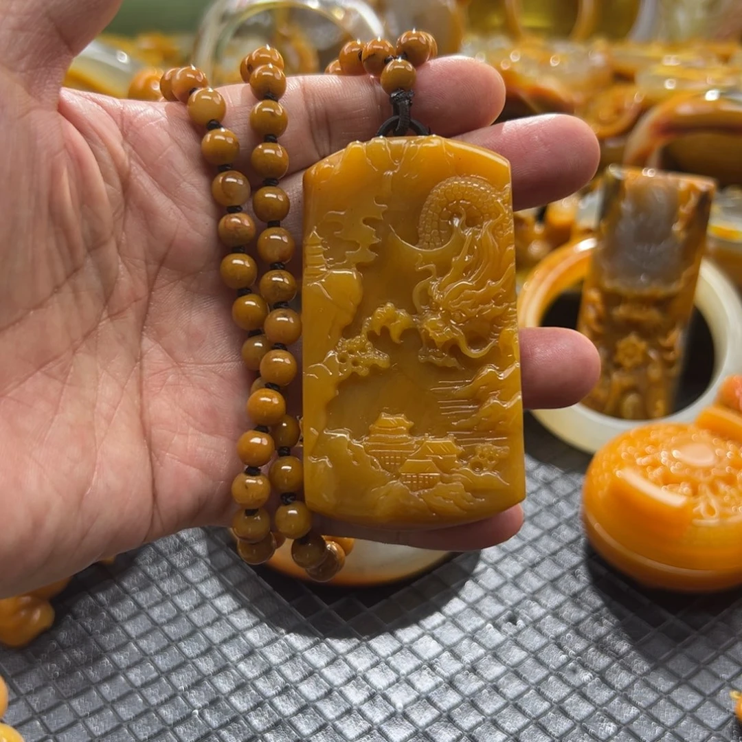 颈饰未镶嵌石英质玉