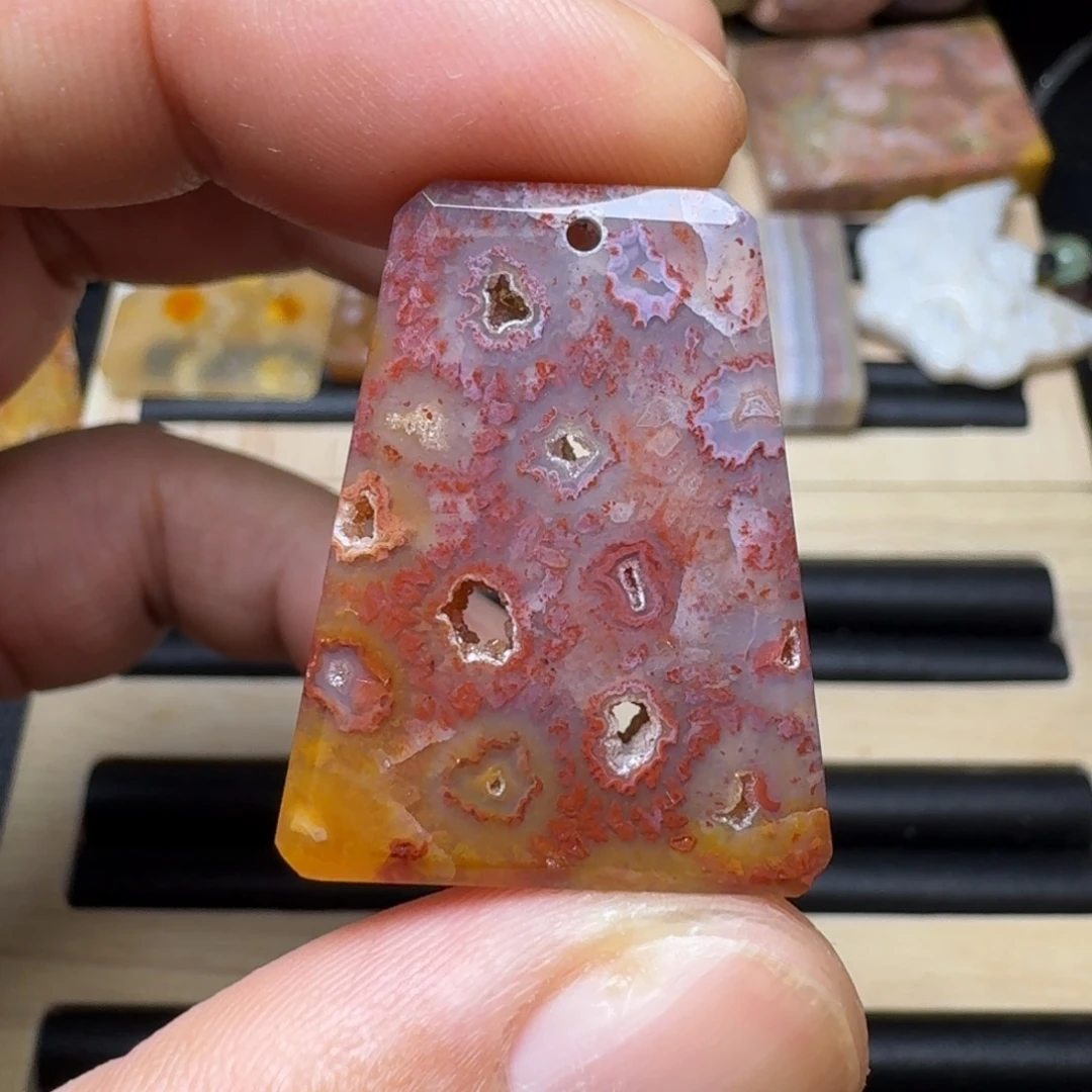 未镶嵌纯天然色有机玉石保真色石英质玉