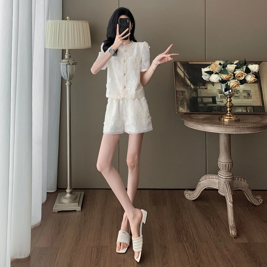 女夏新款小个子时尚减龄套装欧货精致花边圆领短袖上衣短裤两件套