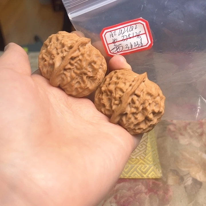 文玩核桃把件非嫁接元宝