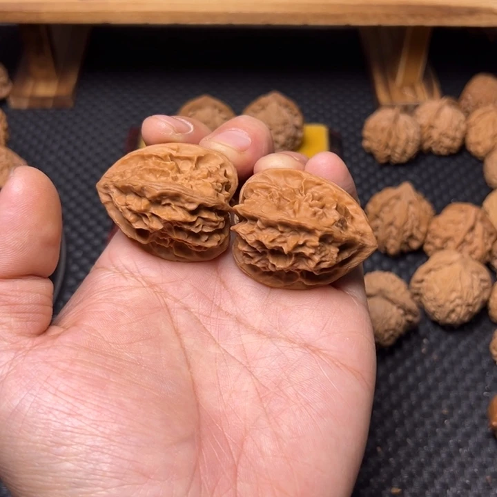 吊坠文玩核桃龙骨鸡心