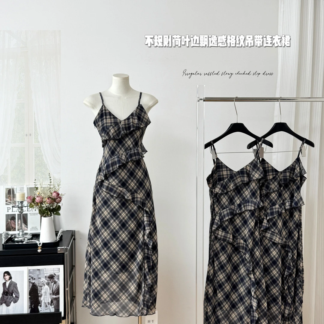 【城市流浪诗人】不规则荷叶边飘逸感格纹吊带连衣裙