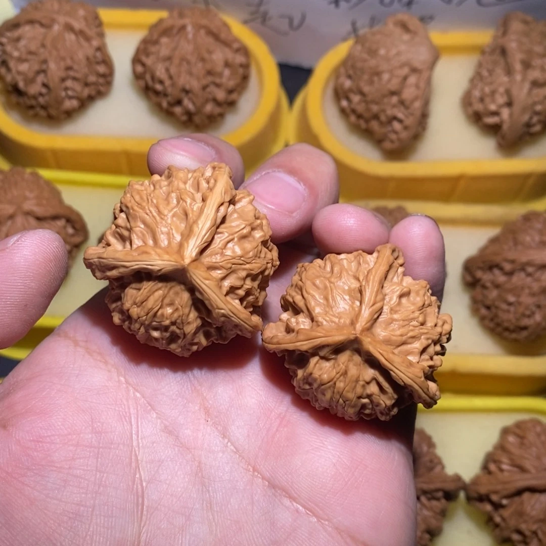 文玩核桃吊坠老*三棱