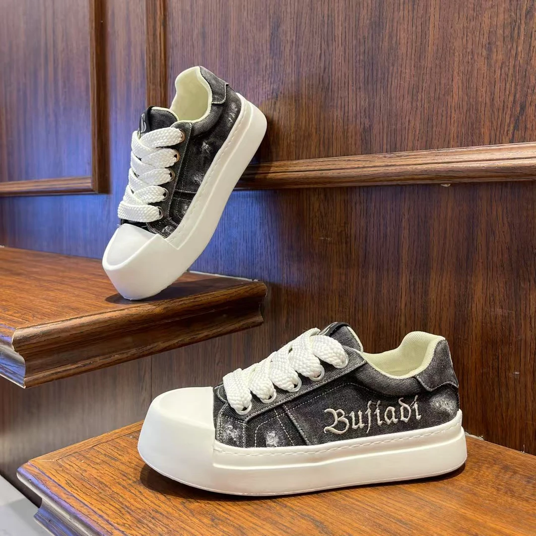 男鞋2025春季时尚牛仔刺绣百搭休闲鞋低帮系带舒适轻便潮流鞋子