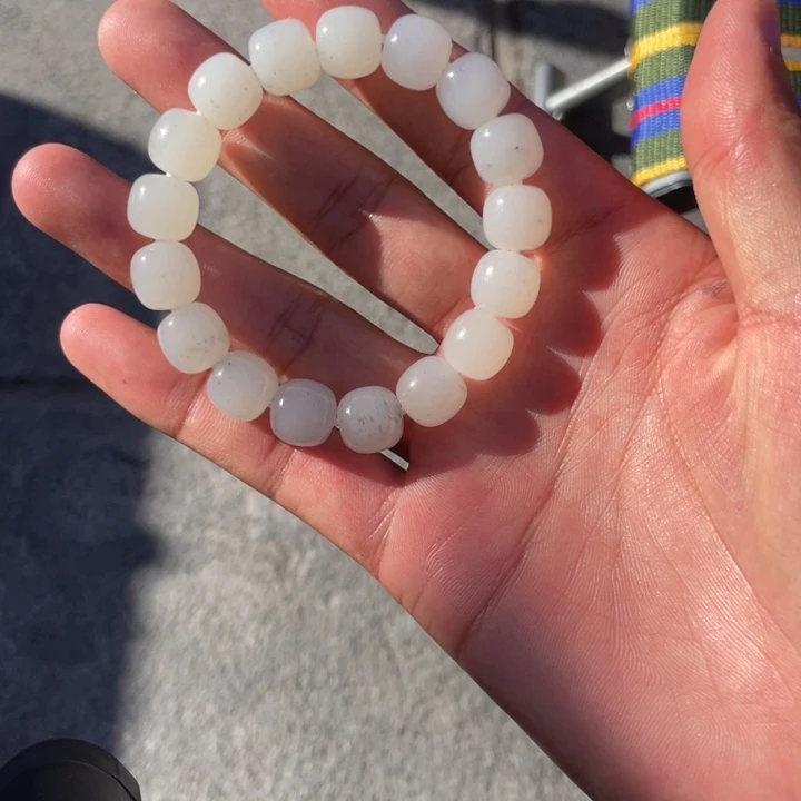 颈饰未镶嵌和田玉（糖玉）