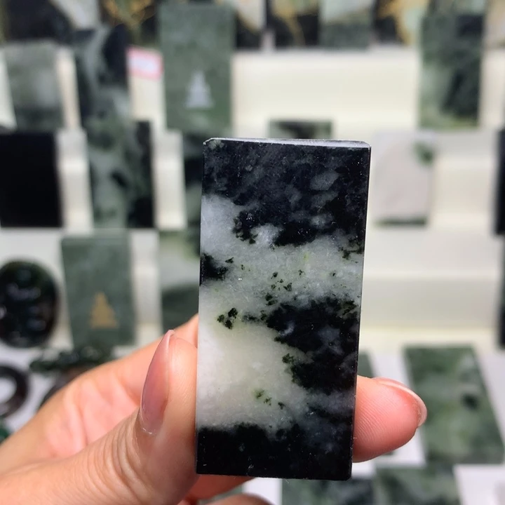 独山玉颈饰未镶嵌