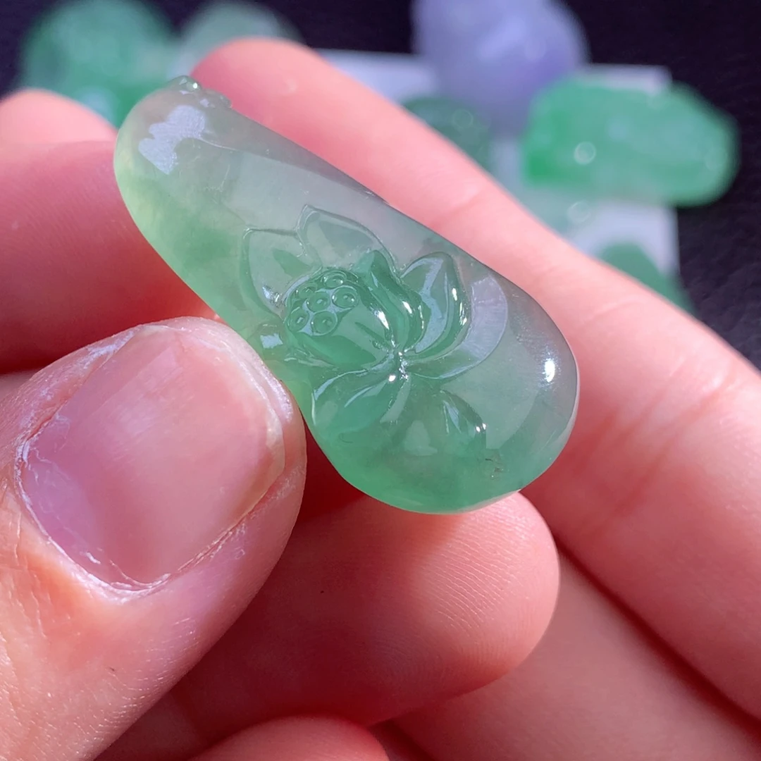 翡翠未镶嵌颈饰缅甸