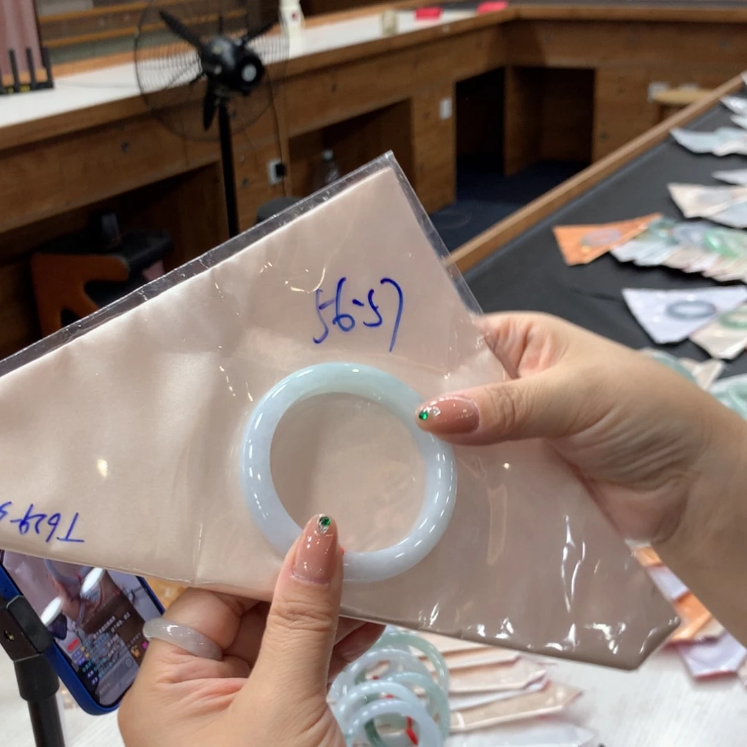 未镶嵌手镯翡翠48小时鉴赏