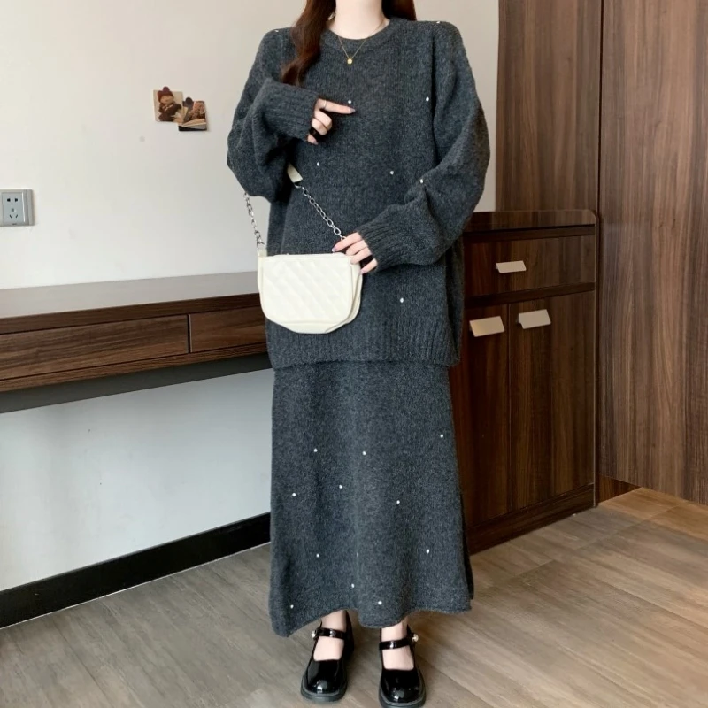 时尚孕妇2025新款秋冬针织韩版显瘦钉珠宽松毛衣半身裙套装