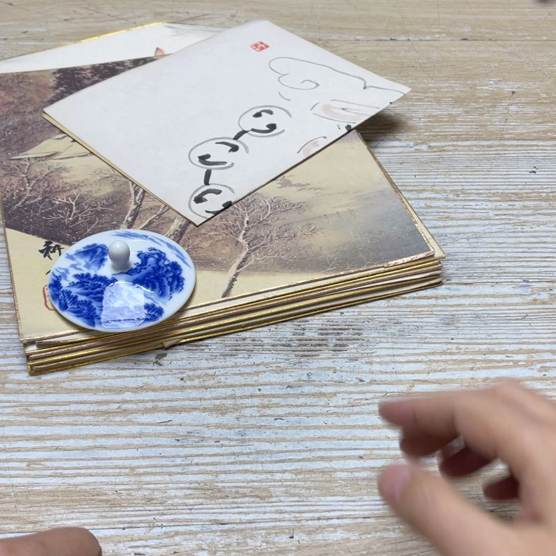 瓷片9**.密密麻麻地排列着一个