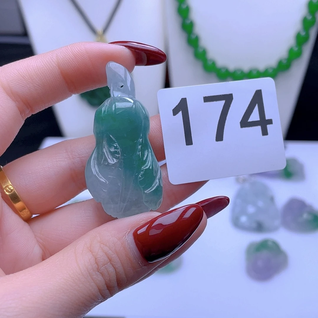 翡翠吊坠(赠链)未镶嵌