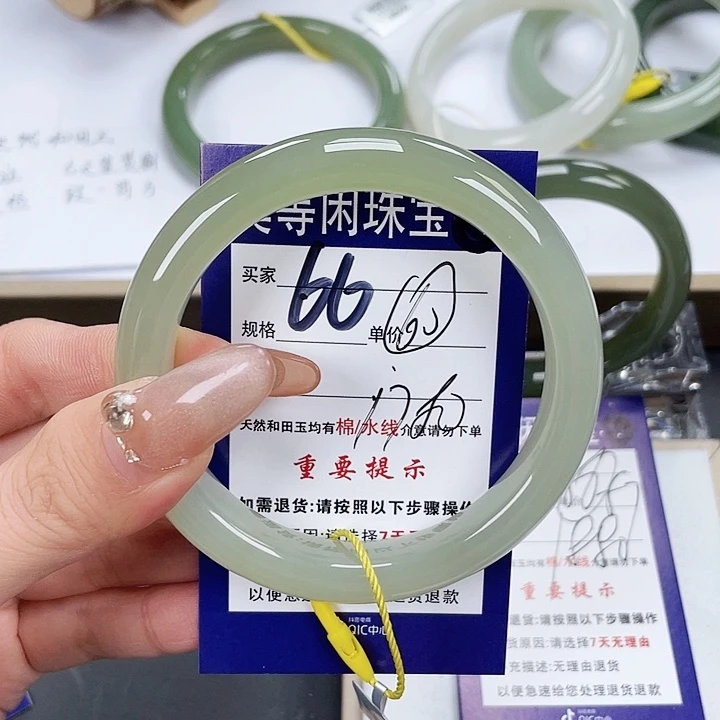 和田玉手镯未镶嵌