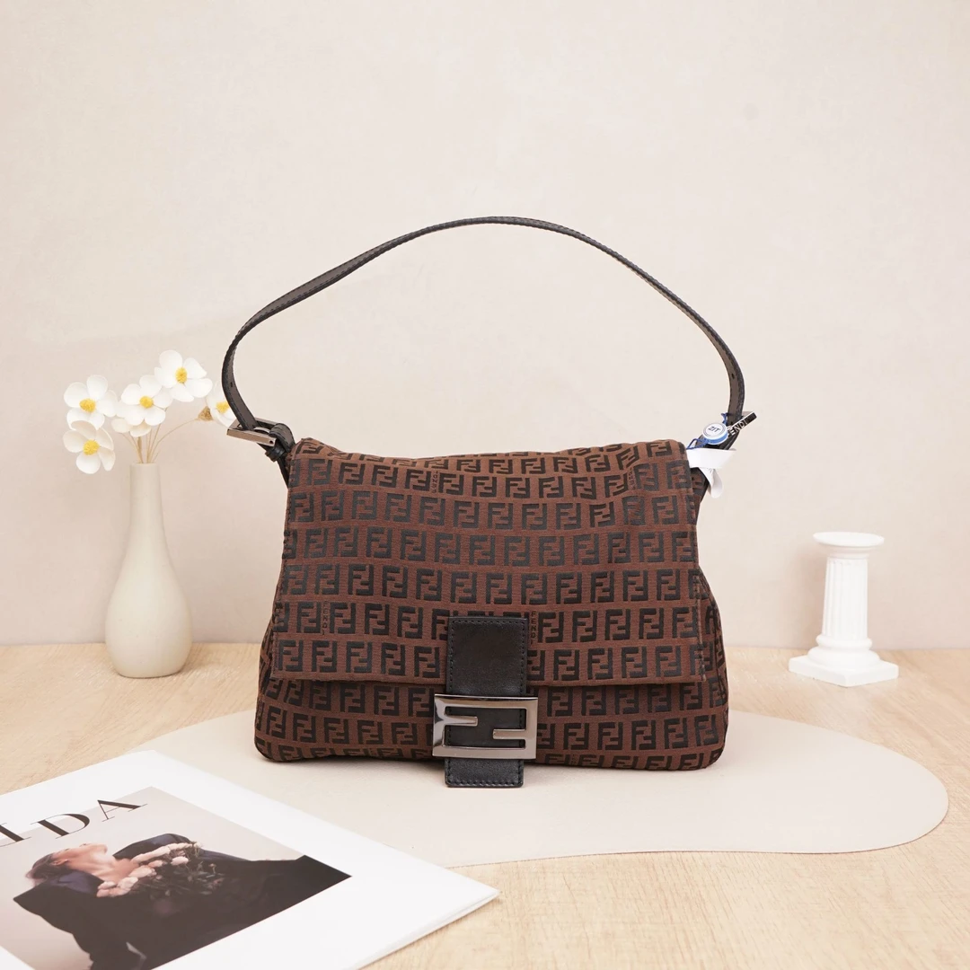 95新 FENDI/芬迪 芬迪中古法棍包中号咖色帆布/肩带/DS025681
