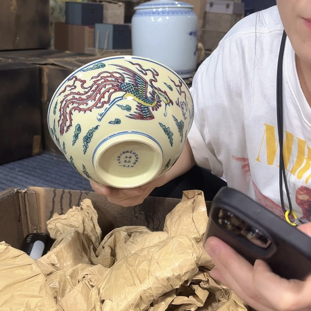 摆件////景德镇陶瓷器。黄。