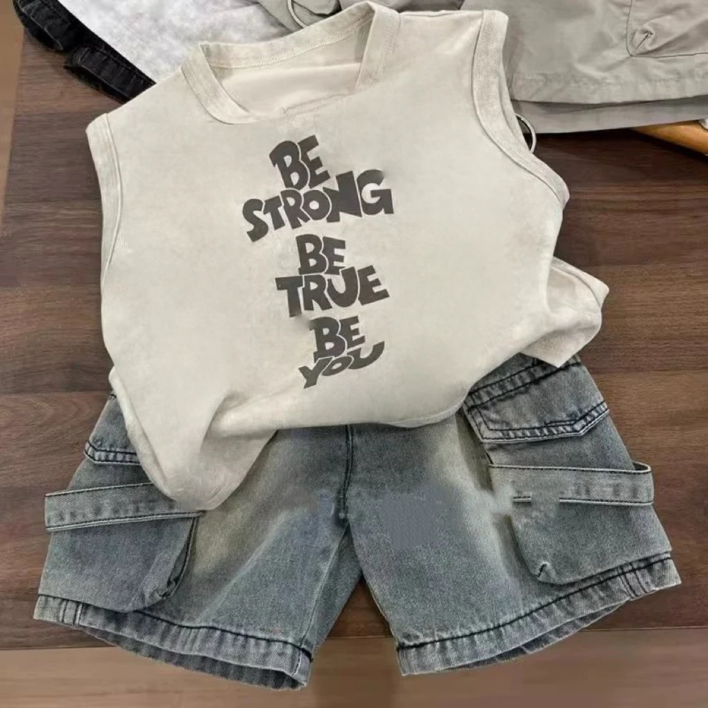 A088 男童夏款米色无袖背心