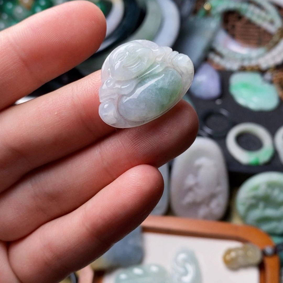 翡翠未镶嵌颈饰佛公