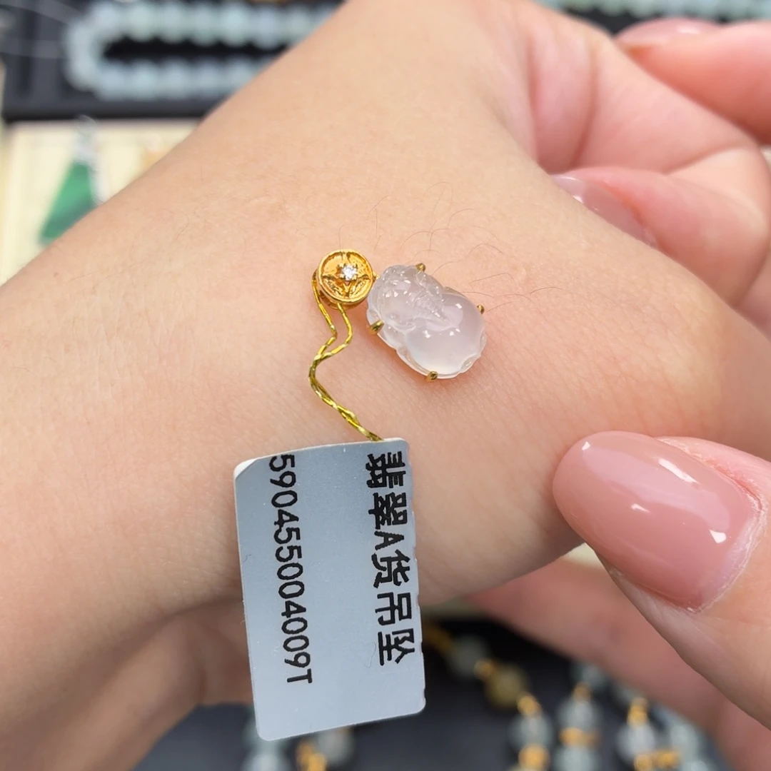 翡翠18K金镶嵌颈饰