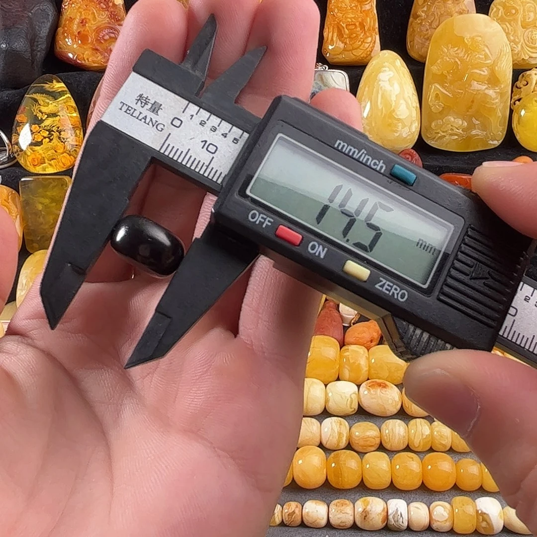 蜜蜡未镶嵌珠宝奇石