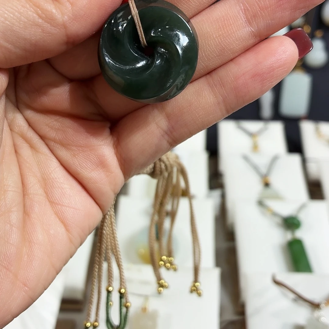 和田玉未镶嵌耳饰