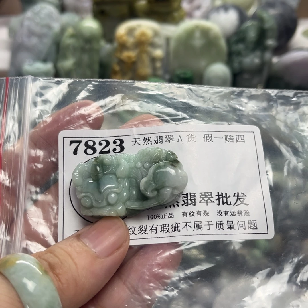 翡翠未镶嵌颈饰7823