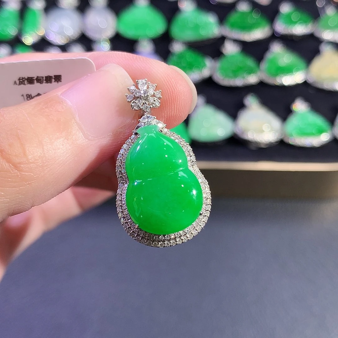 翡翠18K金镶嵌吊坠(赠链)