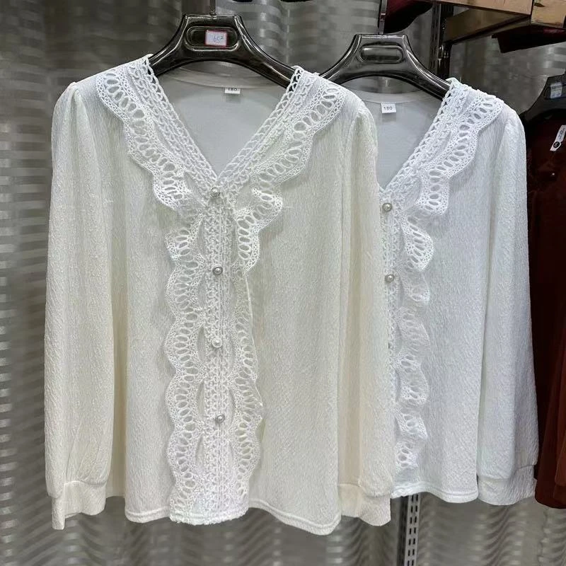 恒鑫安蕾丝花边拼接V领小衫