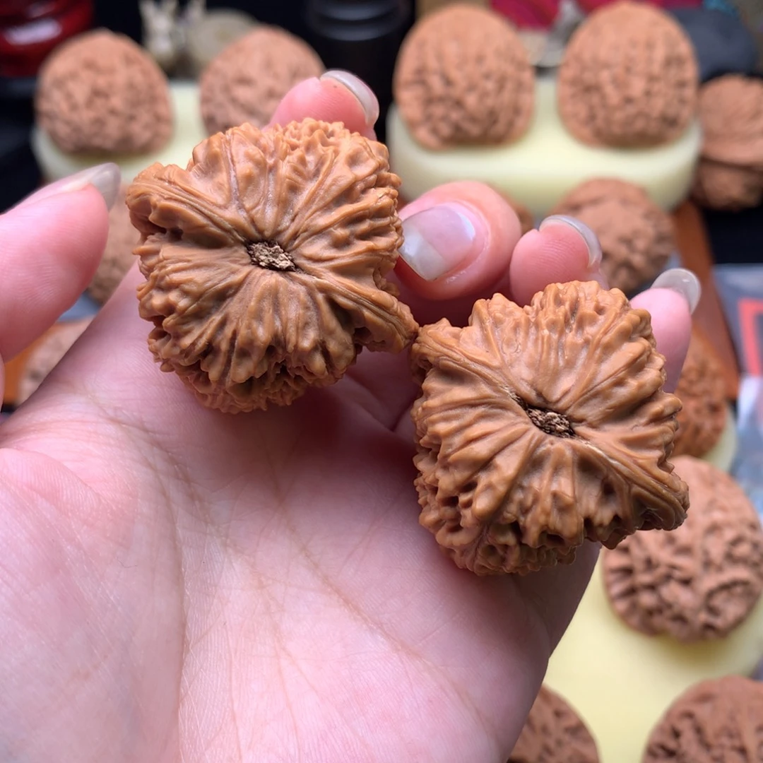 左***孓文玩核桃吊坠三角疆