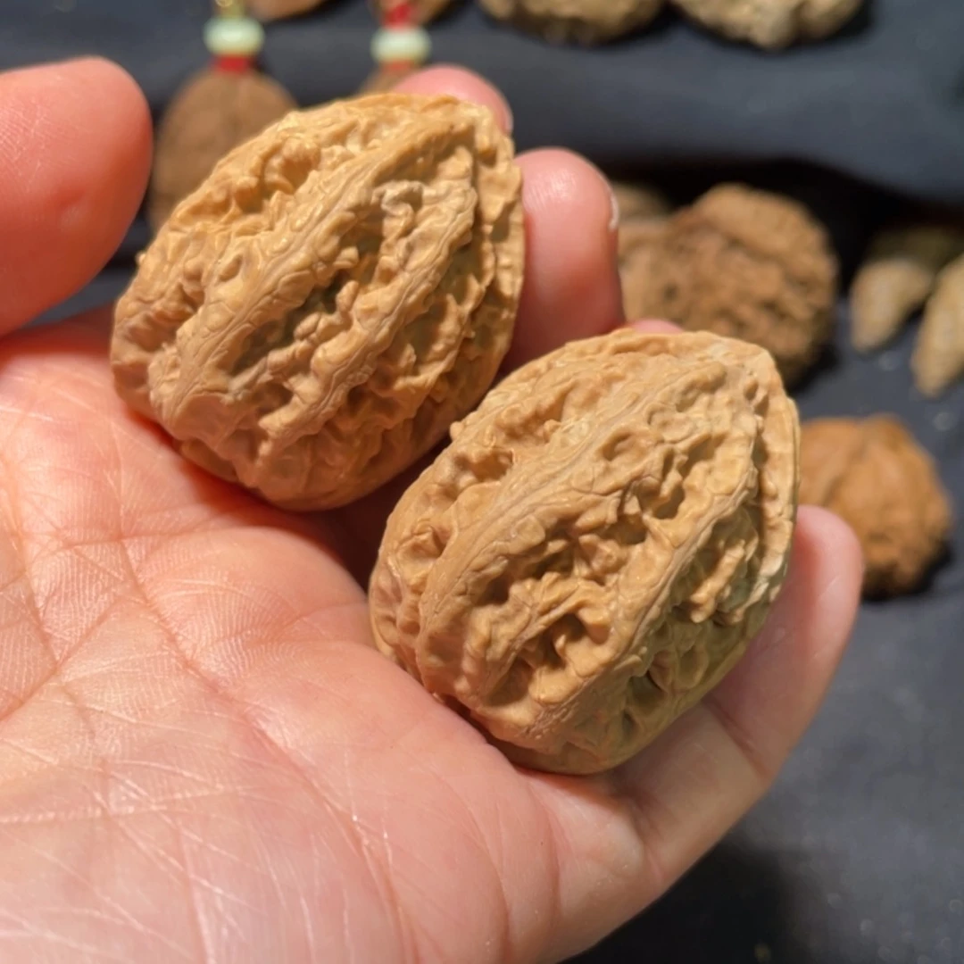 【闪购商品】文玩核桃把件东北楸子91