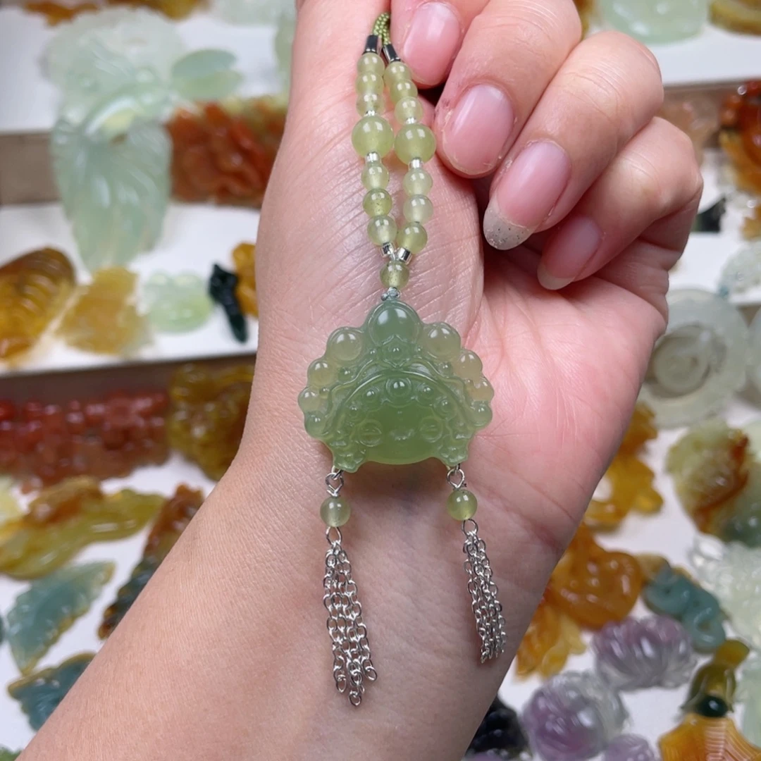 蛇纹石玉未镶嵌颈饰