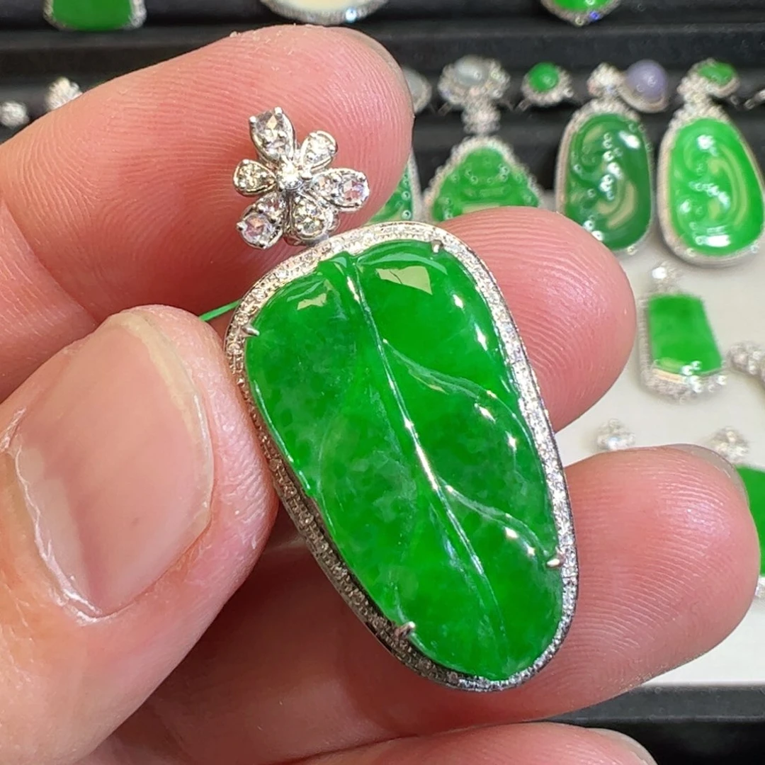 翡翠吊坠(不含链)18K金镶嵌