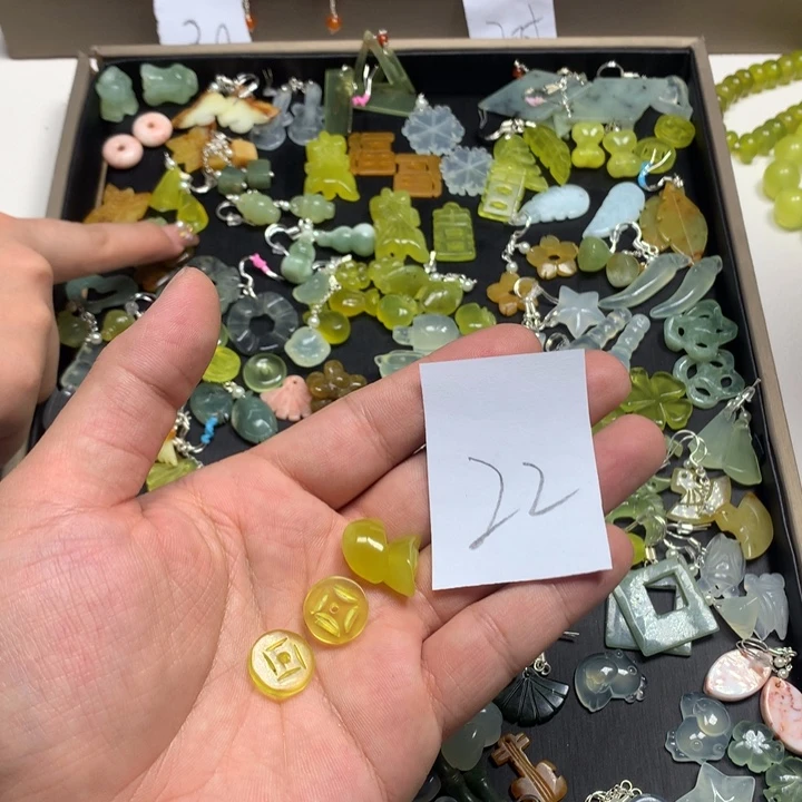 蛇纹石玉耳钉足银镀金镶嵌元***?