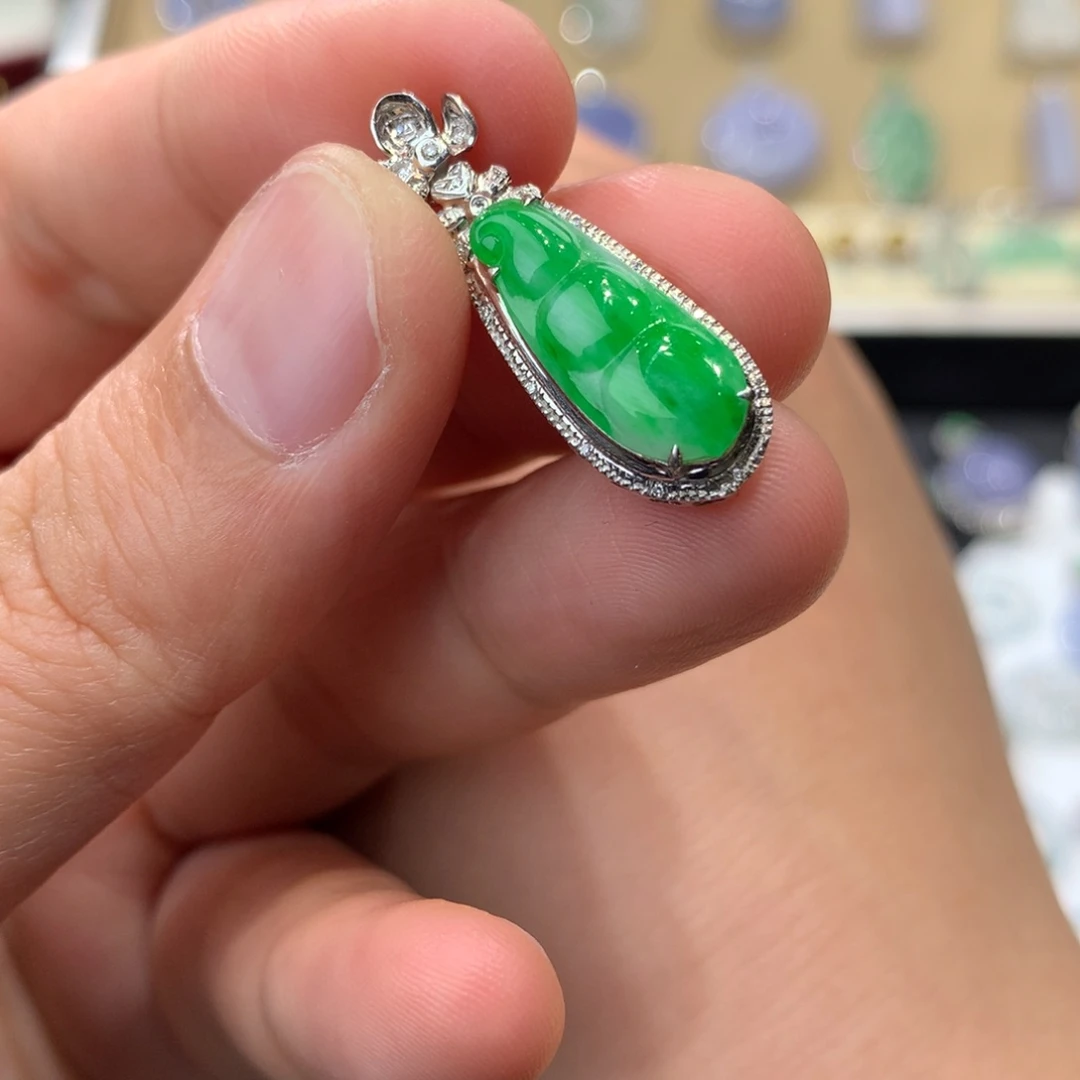 翡翠吊坠(不含链)18K金镶嵌绿福豆