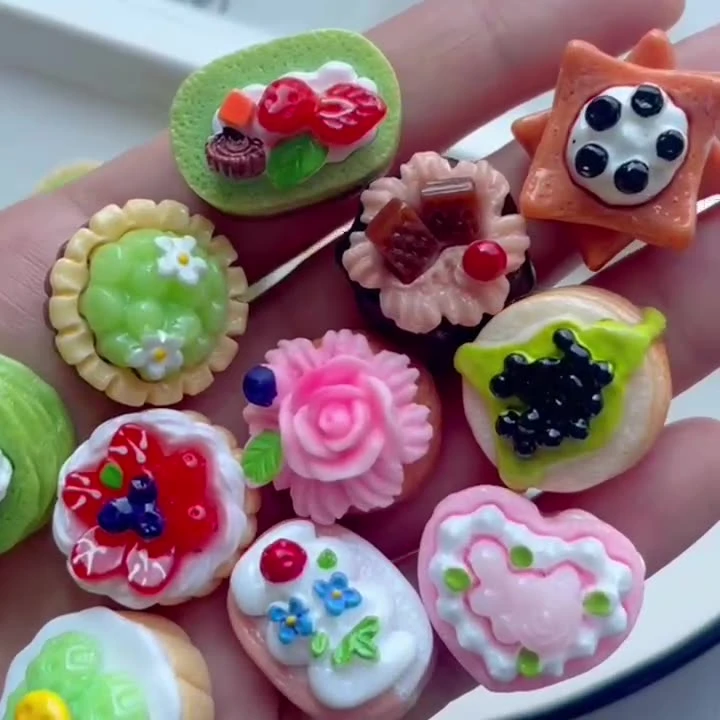 （对对碰）食玩玫瑰花蛋糕手工diy奶油胶钥匙扣