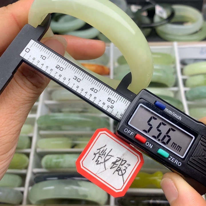 蛇纹石玉未镶嵌手镯584
